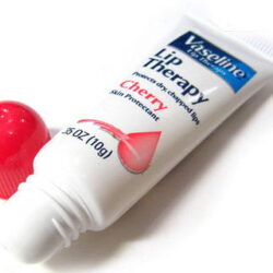 Duong moi Vaseline huong cherry