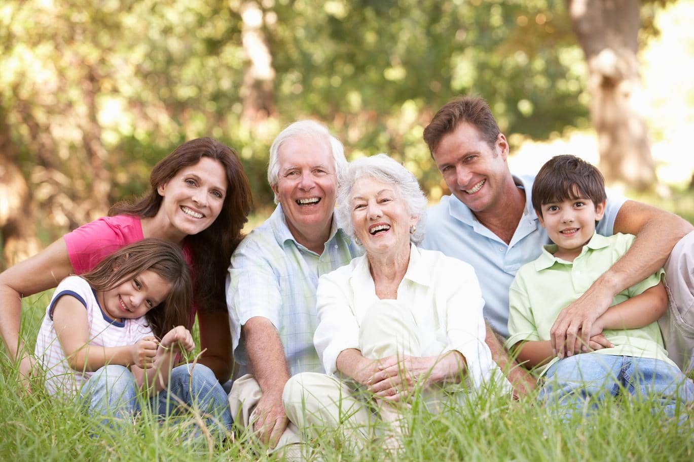 Familiy-With-Grandparents-