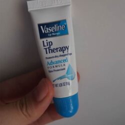 Dưỡng môi Vaseline không mùi 5 duong moi vaseline khong mui k39a