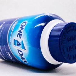 Vitamin One A Day dành cho nam One A Day Men's Multivitamin 300 viên 12 thuoc bo danh cho nam gioi duoi 50 tuoi one a day mens multivitamins 300 vien ke