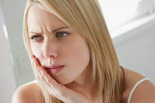 Nổi đau đằng sau nụ cười "toả nắng" từ việc tẩy trắng răng 5 rang