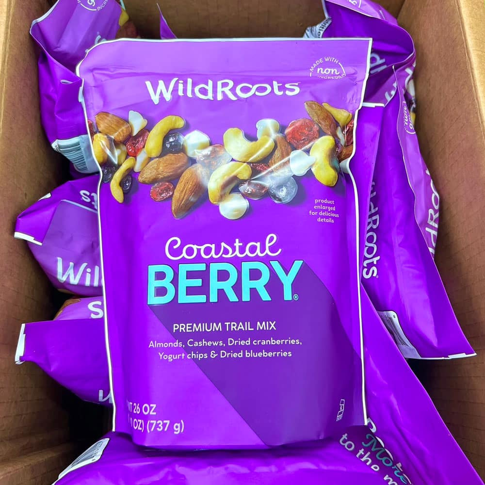Hạt hỗn hợp Wild Roots Coastal Berry Blend Premium Trail Mix 737g - Ảnh 2