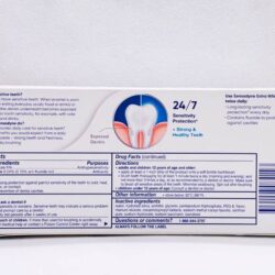 Lốc kem đánh răng dành cho răng nhạy cảm Sensodyne Extra Whitening 113g x2 11 loc kem danh rang danh cho rang nhay cam sensodyne extra whitening 113g x2 knd