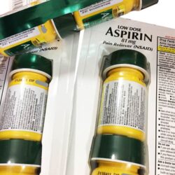 Bảo vệ tim mạch, ngăn ngừa đột quỵ Kirkland Low Dose Aspirin 81mg 2x 365 viên 7 thuoc giam dau kirkland signature low dose aspirin 81 mg 365 vien 011024 kb