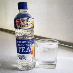 Nước suối trà sữa Suntory Nhật Bản Chai 550ml 6 Nước suối trà sữa Suntory Nhật Bản Chai 550ml