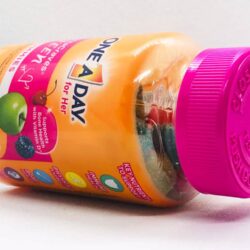 Vitamin One A Day cho teen nữ One A Day for Her Vitacraves 60 Gummies 11 vitamin one day cho teen nu one day vitacraves 60 gummies kna