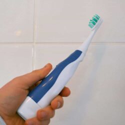 Bàn chải đánh răng dùng pin Spinbrush Pro Series Daily Clean Ultra White Toothbrush 11 ban chai danh rang dien spinbrush pro series daily clean ultra white toothbrush 5