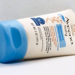 Kem bôi chàm ở trẻ em Aveeno Baby Eczema Therapy Moisturizing Cream 141g 7 kem boi aveeno tri tram o tre em aveeno baby eczema therapy moisturizing cream 141g knc