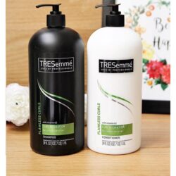 Dầu xả dành cho tóc xoăn Tresemmé Curl Hydration Conditioner 1.15L 5 tr1