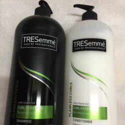 Dầu xả dành cho tóc xoăn Tresemmé Curl Hydration Conditioner 1.15L 6 tr3