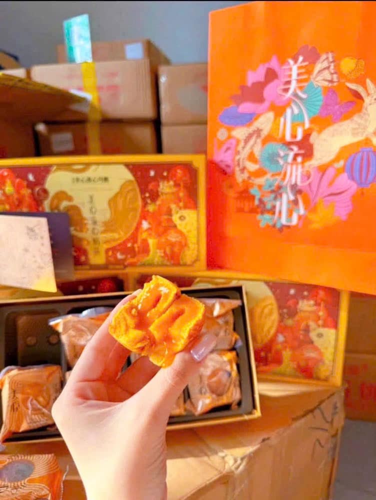 Bánh trung thu Lava Hong Kong MX Mooncakes Lava Custard Hộp 8 cái - Ảnh 5