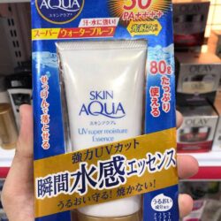Kem chống nắng Nhật Skin Aqua UV Super Moisture Essence SPF 50+ 80g 6 kem chong nang nhat skin aqua uv super moisture essence spf 50 pa 80g1