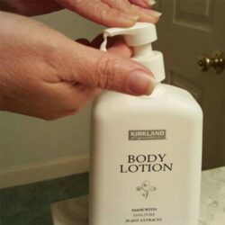 Sữa dưỡng thể Kirkland Signature Body Lotion 650ml 6 sua duong the kirkland signature body lotion 650ml d