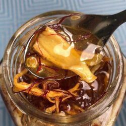 Sâm mật ong nhụy hoa nghệ tây Mama Chuê Hàn Quốc 500ml