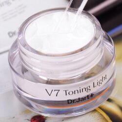 Kem dưỡng trắng da Dr.Jart+ V7 Toning Light 50ml 9 v7