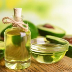 Sữa tắm dưỡng ẩm từ tinh dầu trái bơ White Rain Purely Avocado Oil 946ml 6 Avocado Oil