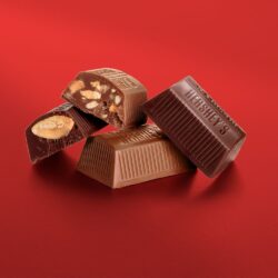 Socola Hershey hạnh nhân Hershey’s Nuggets Milk Chocolate Almonds 299g túi ngang 7 Socola bơ sữa hạnh nhân Hershey's Nuggets Extra Creamy Milk Chocolate Toffee Almonds 299g