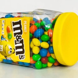 Socola M&M đậu phộng M&M's Peanut Chocolate Hộp 1757.7g 8 socola mm dau phong mms peanut chocolate hu 1757 7g 21923 kc