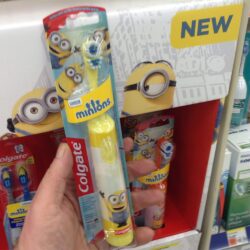 Bàn chải đánh răng trẻ em Colgate Minions dùng pin (Vàng) 5 Bàn chải đánh răng trẻ em Colgate Minions dùng pin (màu vàng)