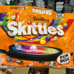 Kẹo trái cây Skittles Cauldron Fun Size 304g 5 Kẹo socola Skittles Fun Size 304g Cauldron màu cam