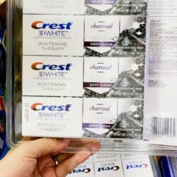 Kem đánh răng than hoạt tính Crest 3D White Whitening Therapy Charcoal Invigorating Mint 116g x4 10 kem danh rang crest than hoat tinh crest 3d white charcoal toothpaste hop 4 tuyp knwb