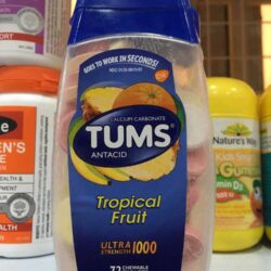 Viên ngậm giảm đày hơi khó tiêu Tums Antacid Tropical Fruit 72 viên 7 Vien keo nhai trai vay nhiet doi Tums Antacid Chewable Tablets Tropical Fruit 72 vien3
