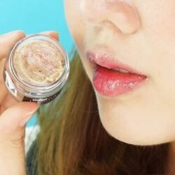 Tẩy tế bào chết cho môi Lip Scrub Beauty Treats Wild Apple 10.5g 13 tay te bao chet moi lip scrub beauty treats wild apple 10 5g knh