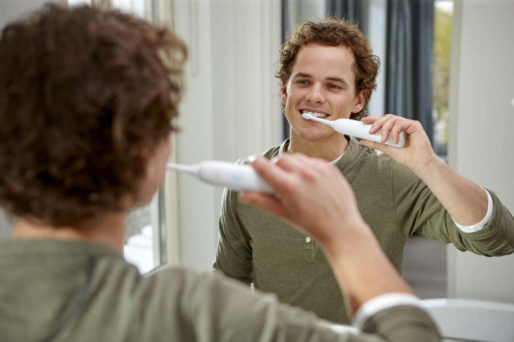 Bàn chải đánh răng có thể sạc lại Philips Sonicare Essential Clean Rechargeable HX6253/83 Set 2