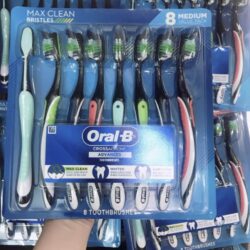 Bàn chải đánh răng Oral-B Cross Action Advanced Vĩ 8 cây (Medium) 4 ban chai danh rang oral b cross action advanced vi 8 cay medium knwa
