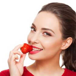 Dâu sấy giòn DJ&A Fruity Crisps Strawberry 25g 8 Woman eating strawberry women