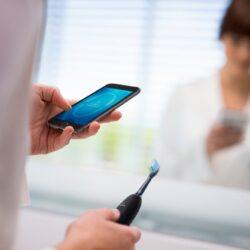 Bàn chải đánh răng điện Philips Sonicare DiamondClean Smart Electric Black 9300 16 ban chai danh rang dien philips sonicare diamondclean smart electric 9300 7