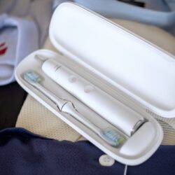 Bàn chải đánh răng điện Philips Sonicare DiamondClean Smart Electric White 9300 17 ban chai danh rang dien philips sonicare diamondclean smart electric white 9300 4