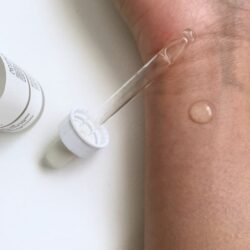 Serum là giảm đốm sắc tố The Ordinary Alpha Arbutin 2% + HA 30ml 7 Serum lam giam dom sac to The Ordinary Alpha Arbutin 2 HA 30ml 1