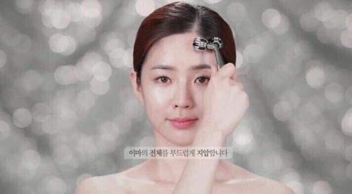 Thanh Lan Massage nang co mat Wellderma Face Lifting Dark Silver Roller3