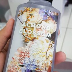 Sua duong the Bath amp Body Works Body Lotion Almond Blossom 236ml2