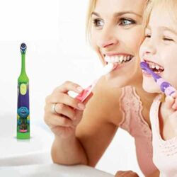Bàn chải đánh răng trẻ em Colgate Trolls dùng pin (Xanh Lá) 7 ban chai danh rang tre em colgate trolls dung pin xanh la kd
