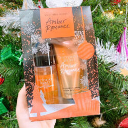 Hộp quà tặng xịt thơm và dưỡng thể Victoria’s Secret Amber Romance Mist+ Lotion 75ml x2 4 hop qua tang xit thom va duong the victorias secret amber romance mist lotion 75ml x2 ka