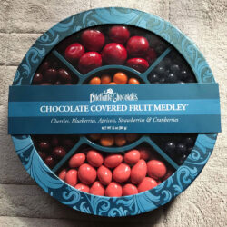 Socola bọc trái cây Dilettante Chocolate Covered Fruit Medley 907g hộp xanh 4 socola boc trai cay dilettante chocolate covered fruit medley 907g hop xanh ka