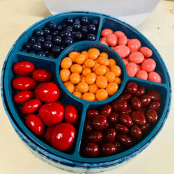 Socola bọc trái cây Dilettante Chocolate Covered Fruit Medley 907g hộp xanh 5 socola boc trai cay dilettante chocolate covered fruit medley 907g hop xanh kf