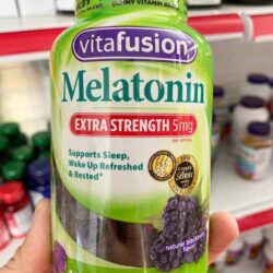 Kẹo dẻo hỗ trợ giấc ngủ ngon Vitafusion Melatonin Extra Strength 5mg 120 viên 11 Keo deo ho tro giac ngu ngon Vitafusion Melatonin Extra Strength 5mg 120 vien vi berry 0050