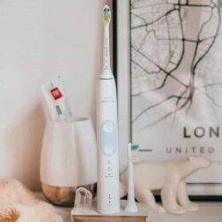 Bàn chải đánh răng sạc điện Philips Sonicare 5100 ProtectiveClean Whitening 17 ban chai danh rang sac dien voi cam bien ap suat philips sonicare 5100 protectiveclean whitening kg