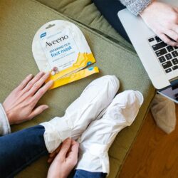 Mặt nạ dưỡng da bàn chân Aveeno Repairing Cica Foot Mask 1 đôi 8 mat na duong da ban chan aveeno repairing cica foot mask 1 doi kh