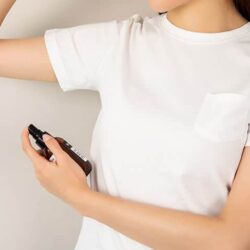 Xịt khử mùi tuyến mồ hôi, mùi cơ thể Beside You 150ml (Hoa Hồng) 17 xit khu mui tuyen mo hoi mui co the beside you 150ml hoa hong kd