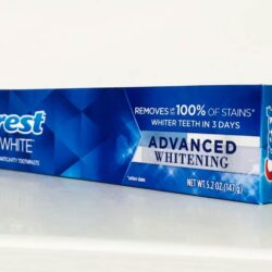 Kem đánh răng Crest 3D White Advanced Whitening 147g 10 kem danh rang crest 3d white advanced triple whitening 158g 147g kb