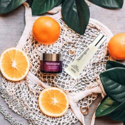 kem duong trang da neutrogena rapid tone repair vitamin c dark spot corrector 29ml kni