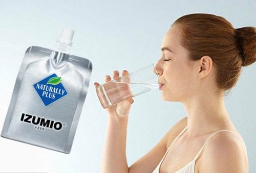 nuoc than izumio nhat ban dang uong 200ml x 48 tui 260524 ke