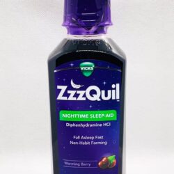 Siro hỗ trợ giấc ngủ ban đêm Vicks Nyquil ZzzQuil Nighttime Sleep Aid 354ml (Warming Berry) 8 siro ho tro giac ngu ban dem vicks nyquil zzzquil nighttime sleep aid 354ml warming berry knb