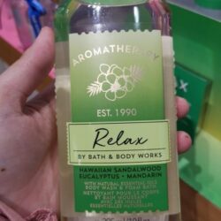 sua tam bath body works aromatherapy relax hawaiian sandalwood eucalyptus mandarin 295ml kc