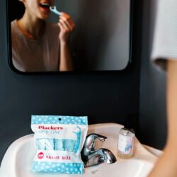 tam chi nha khoa plackers twin line 300 chiec cool mint kb