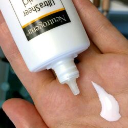 Kem chống nắng Neutrogena Ultra Sheer Liquid Sunscreen SPF70 40ml 12 kem chong nang neutrogena ultra sheer liquid sunscreen spf70 40ml ke